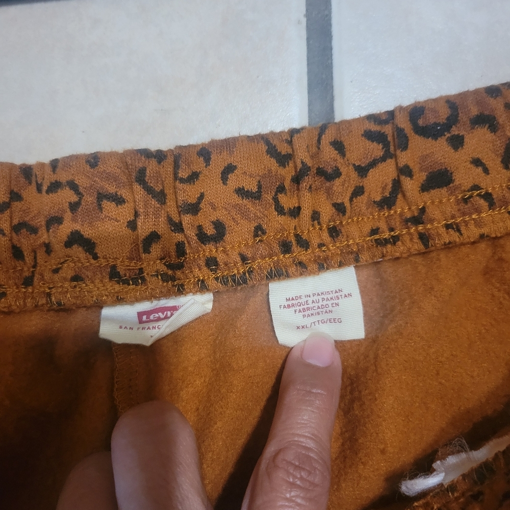 Levi's Brown Leopard Print Pants - Picture 4 of 5